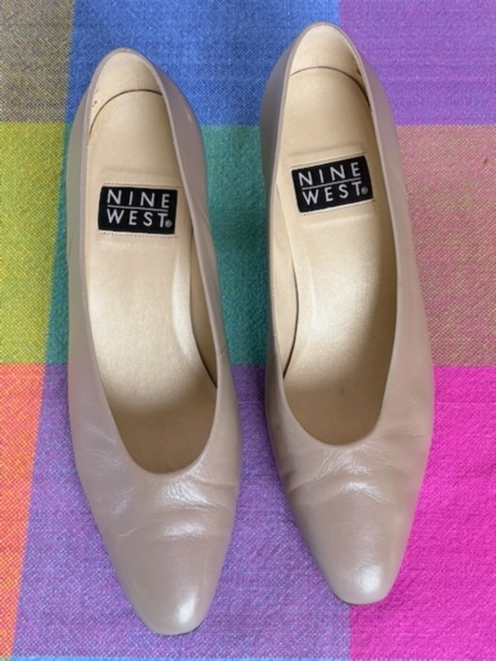 Nine West women's heels grey/light taupe; size 6 Medium; EUC